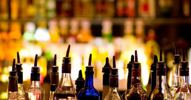 На Вінниччині повідомили про підозру чоловіку, який зберігав та перевозив алкогольні напої і тютюнові вироби сумнівного походження