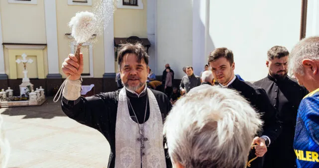 У Спасо-Преображенському соборі у Вінниці триває освячення святкових кошиків. ФОТО
