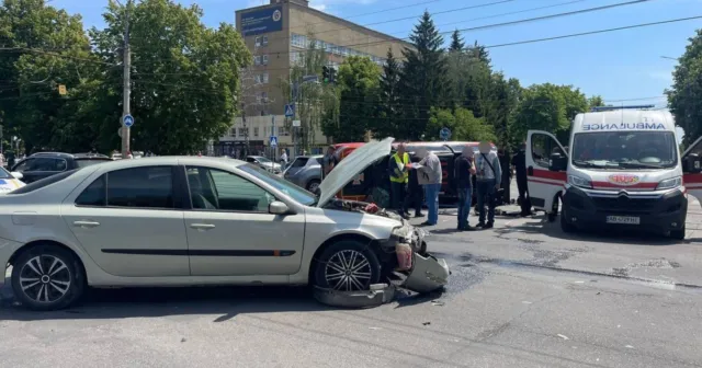 Правоохоронці розслідують обставини ДТП у Вінниці за участі автомобіля ДСНС