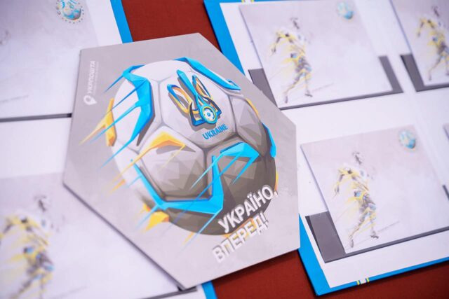Підтримка національної збірної з футболу: у Вінниці відбулося спецпогашення марки “Україно, вперед!”