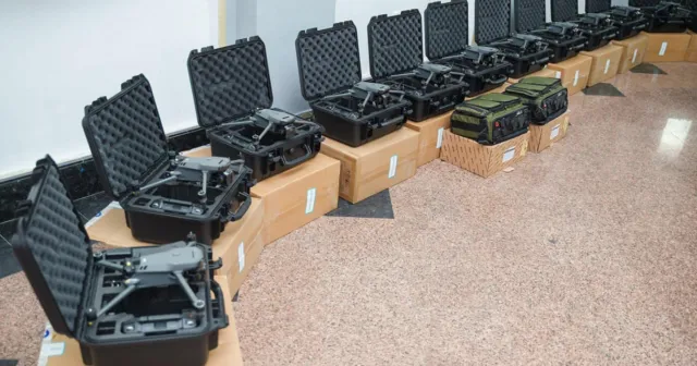 12 квадрокоптерів та дві зарядні станції: у Вінниці передали чергову допомогу ЗСУ