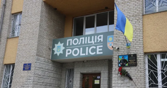 На Вінниччині на честь загиблого поліцейського Максима Зарецького встановили меморіальну дошку