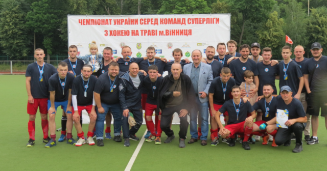 Команда з хокею на траві вінницької спортшколи здобула «срібло» на чемпіонаті України серед чоловіків