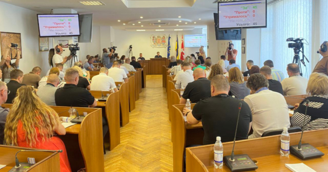 На військові облігації, підтримку госпіталю та підрозділів: у Вінниці під час сесії ухвалили рішення щодо допомоги армії