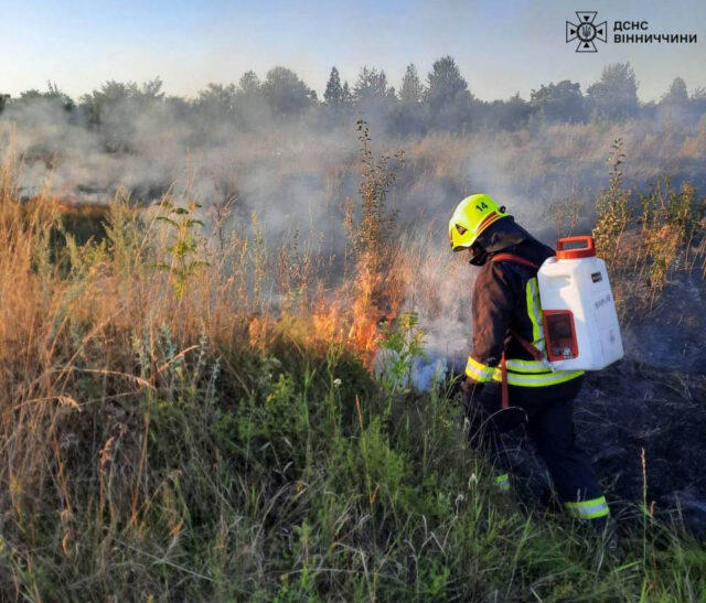 Вчора на Вінниччині “надзвичайники” 13 разів виїжджали на ліквідацію пожеж на відкритих територіях