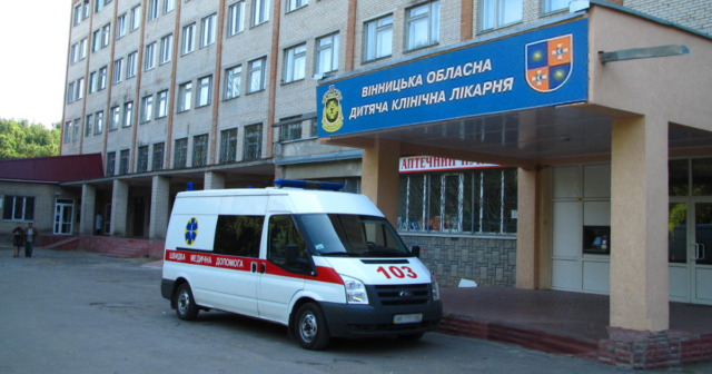 У Вінницькій обласній дитячій лікарні прийняли на лікування двох маленьких пацієнтів з “Охматдиту”