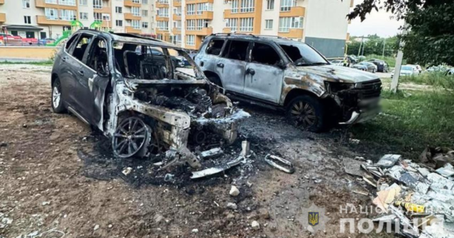 Відкрили справу за фактом підпалу: у Вінниці розслідують обставини загоряння двох автівок на Поділлі