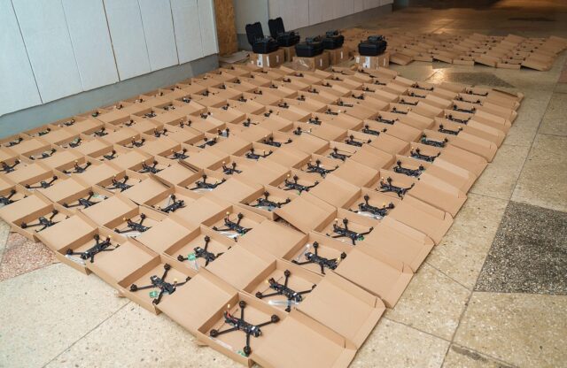 У Вінниці захисникам передали ще 150 FPV-дронів та 5 Mavic 3T