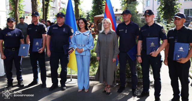 Військові, медики, рятувальники та підприємці: вінничанам вручили почесні відзнаки у День Незалежності