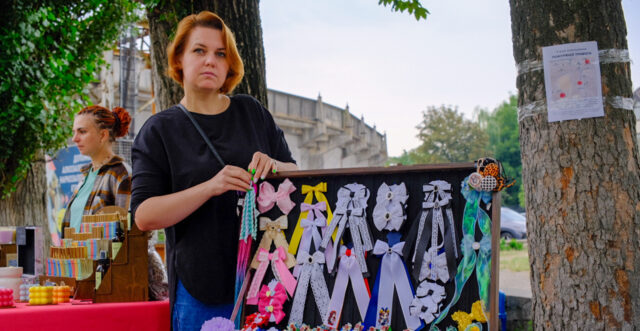 Від сережок з монет до футболок від 3 ОШБр: у Вінниці триває п’ята “Файна здибанка”. ФОТО