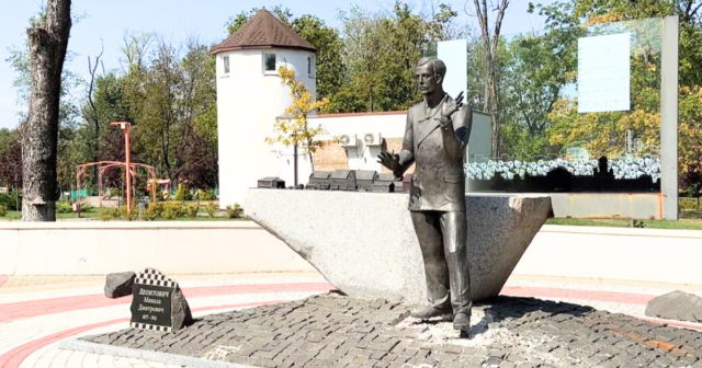 До Вінниці з Покровська на зберігання привезуть пам’ятник Миколі Леонтовичу