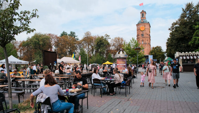 Збір для ГУР, VinBookFest і книги для поранених воїнів: у Вінниці триває День міста. ФОТОРЕПОРТАЖ