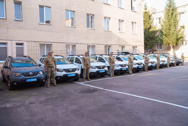 Стрілецький батальйон поліції отримав девʼять автівок підвищеної прохідності