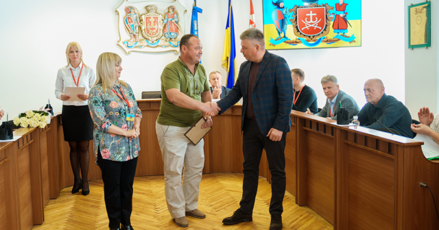 У Вінниці військовому Володимиру Голованю вручили сертифікат на придбання автомобіля