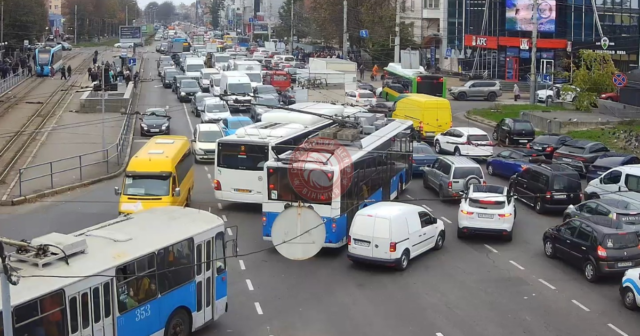 У Ситуаційному центрі Вінниці розповіли, де спостерігаються затори через аварію на Коріатовичів