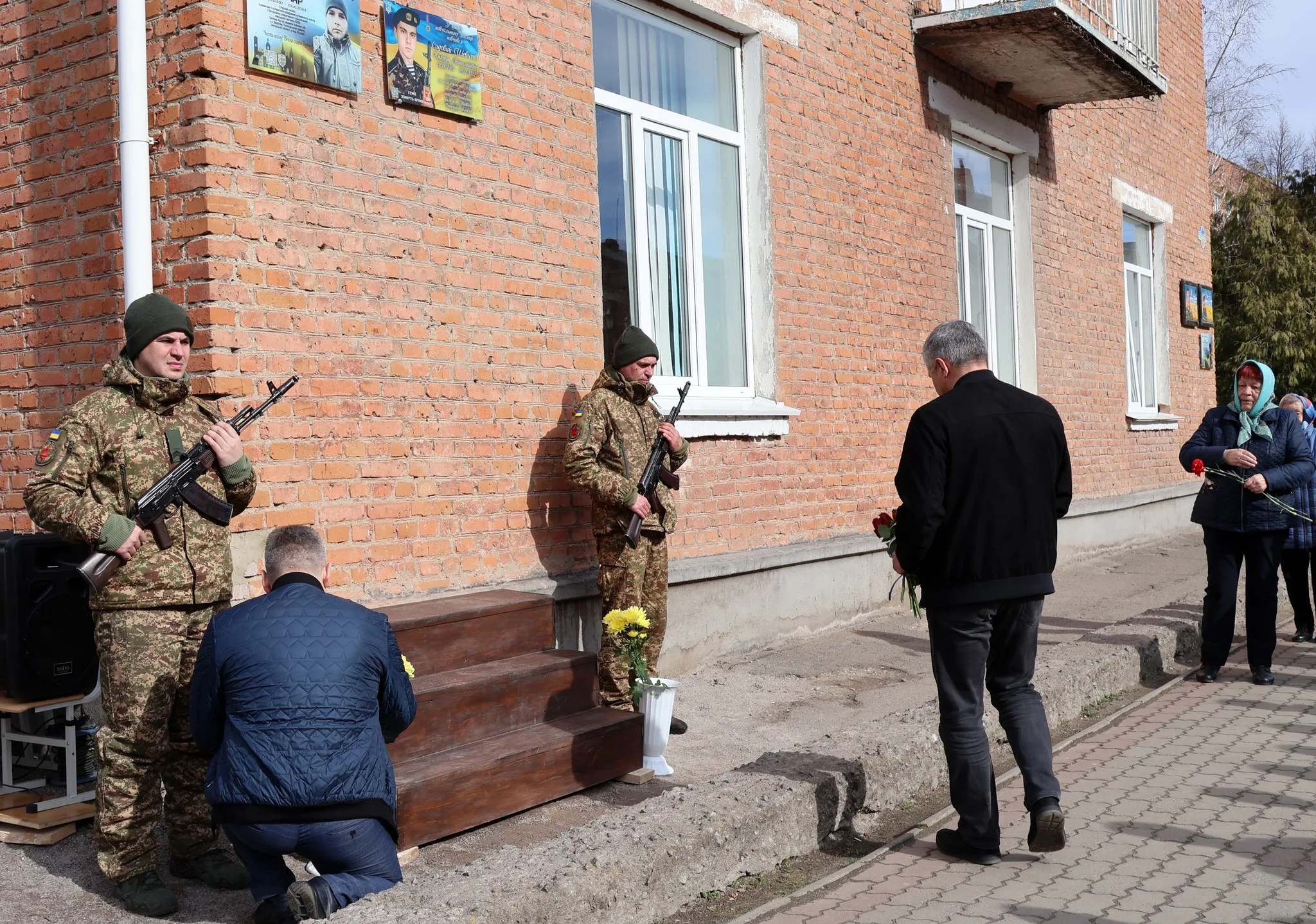 На Вінниччині встановили меморіальні дошки у пам’ять про двох загиблих воїнів