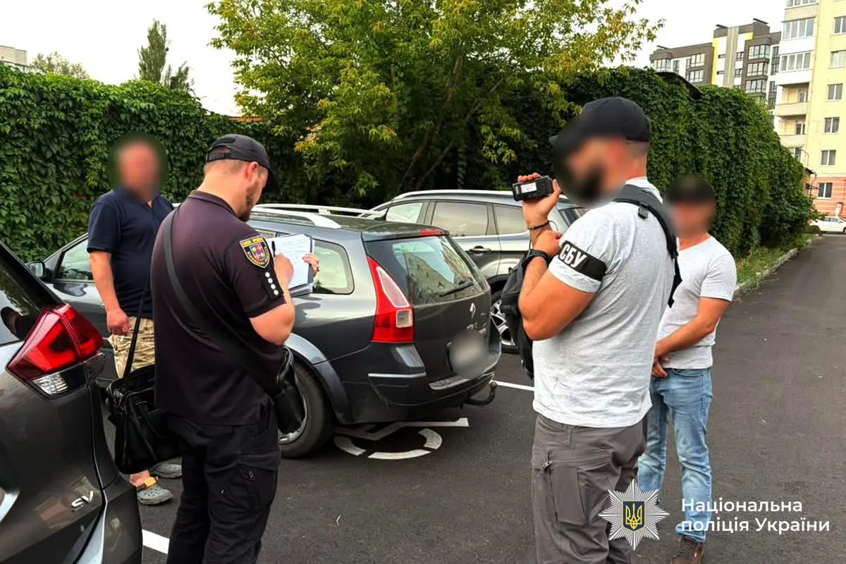 Пообіцяв не перешкоджати у користуванні ділянкою: на Вінниччині посадовця затримали за хабар