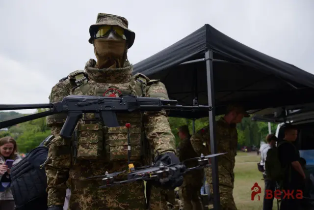 Фудкорт, музика та благодійність: у вінницькому парку «Вишенський» триває захід «Молодіє». ФОТОРЕПОРТАЖ