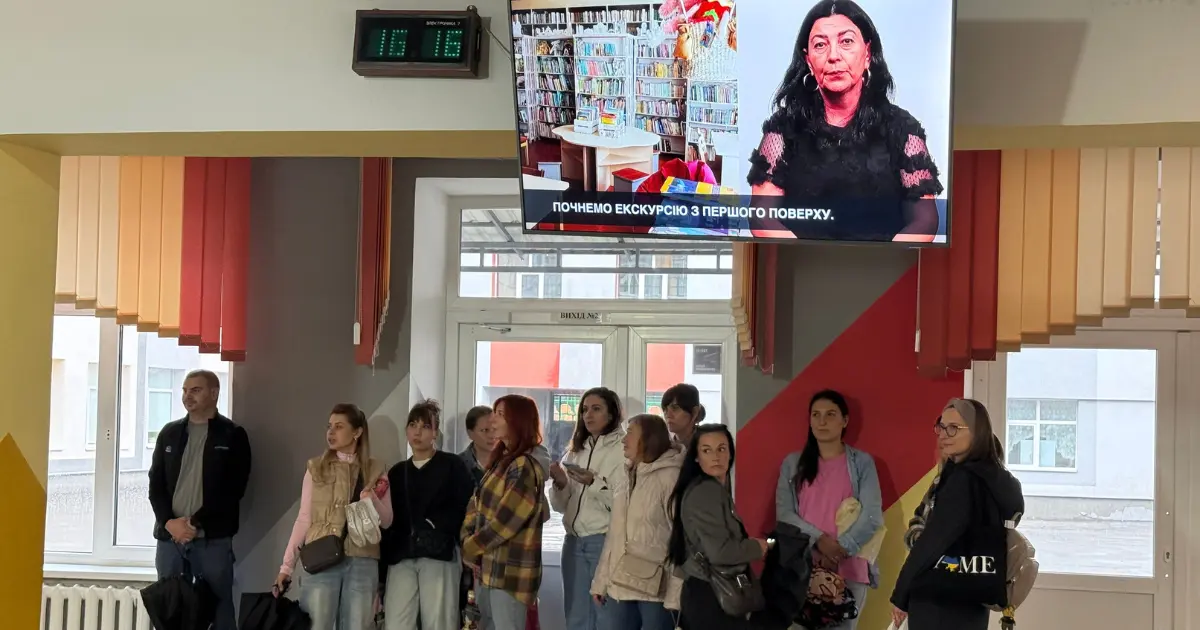 У вінницькому ліцеї №33 запрацював відеогід українською жестовою мовою