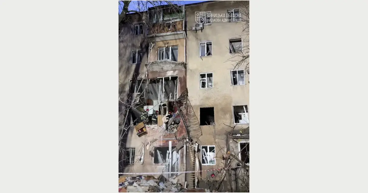 У Вінниці сьогодні під ранок росія вдарила безпілотником по житловій п’ятиповерхівці