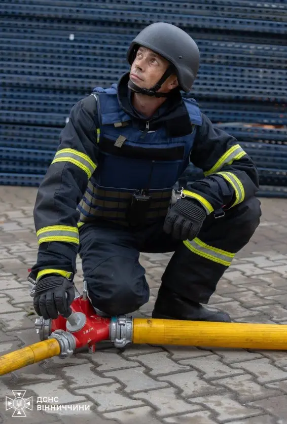У Вінниці рятувальники ліквідували пожежу, що виникла внаслідок атаки рф