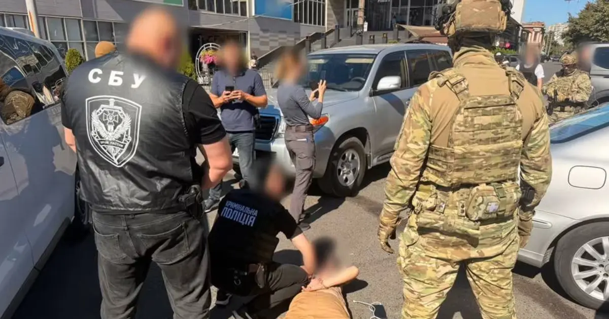 У Вінниці затримали контрактника, який намагався продати два російські автомати