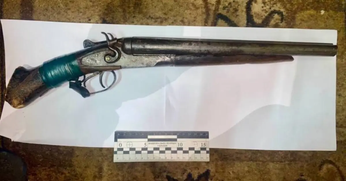 На Вінниччині чоловік вистрілив з обрізу через двері квартири: постраждали двоє людей